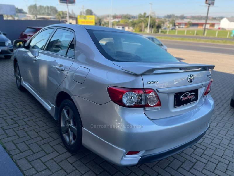 TOYOTA - COROLLA - 2013/2014 - Prata - Sob Consulta
